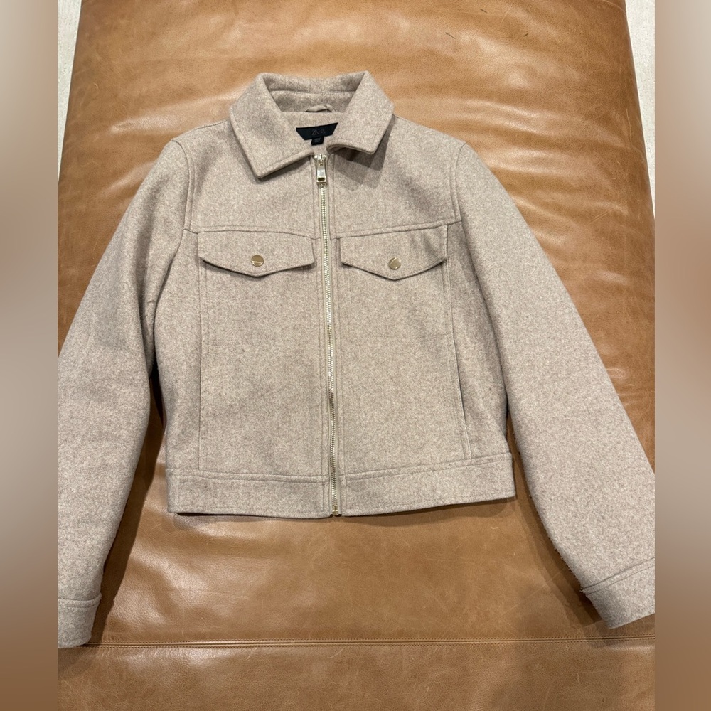 Zara women’s small bomber jacket size small color tan. Gold zipper. Warm